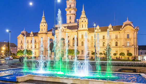 Győr Megyeház tér szökőkút_1.jpg